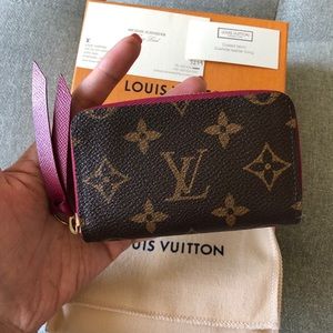 ❣️SOLD❣️ Louis Vuitton Multicartes